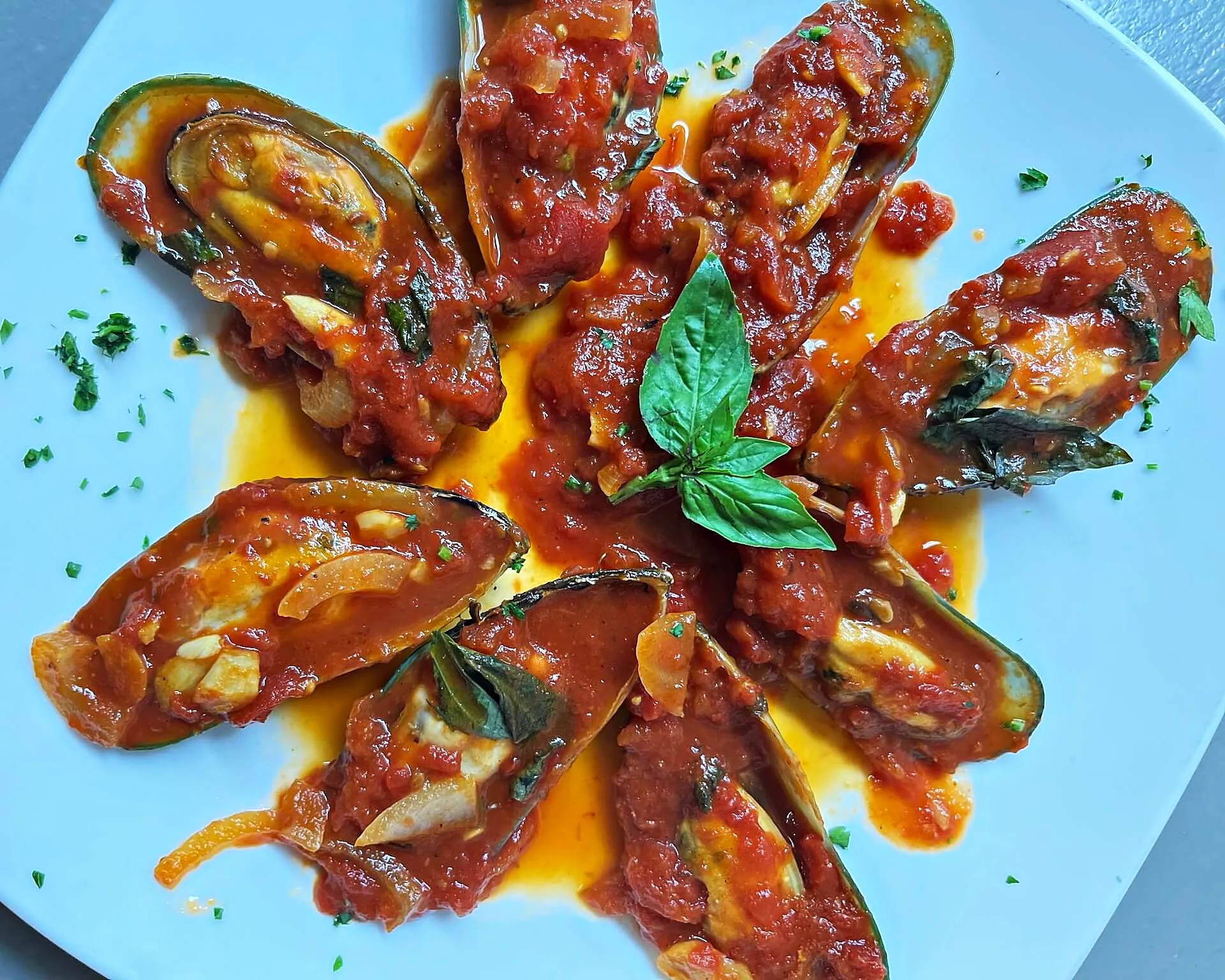 Mussels in red sauce